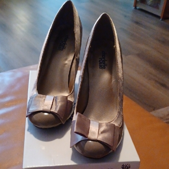 💙🌺Charlotte Russe Tan Peep Toe Heels with Bow Detail - Picture 10 of 10